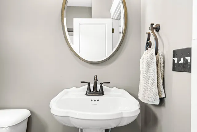 $949,900 | 1675 Devonshire Drive, Seymour, IN 47274