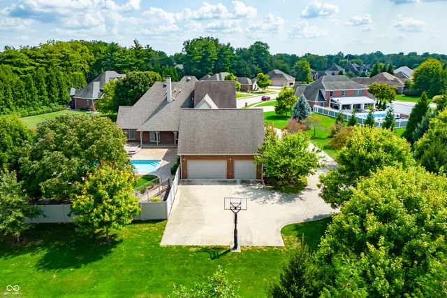 $949,900 | 1675 Devonshire Drive, Seymour, IN 47274