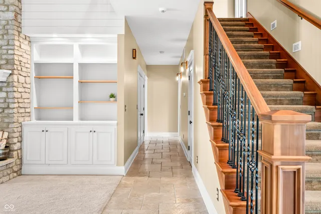 $949,900 | 1675 Devonshire Drive, Seymour, IN 47274