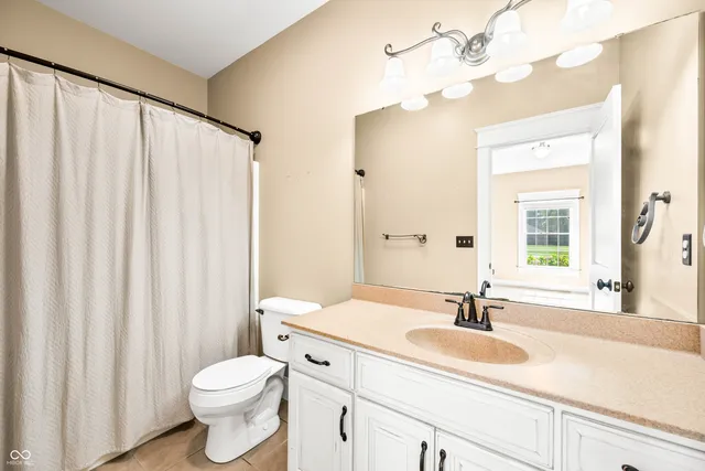 $949,900 | 1675 Devonshire Drive, Seymour, IN 47274