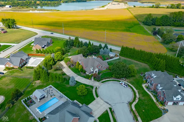 $949,900 | 1675 Devonshire Drive, Seymour, IN 47274