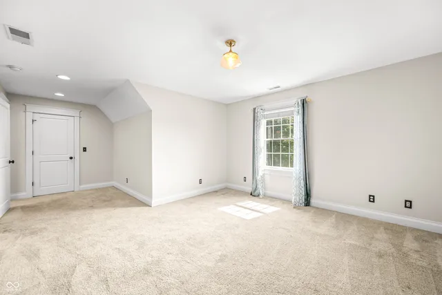 $949,900 | 1675 Devonshire Drive, Seymour, IN 47274