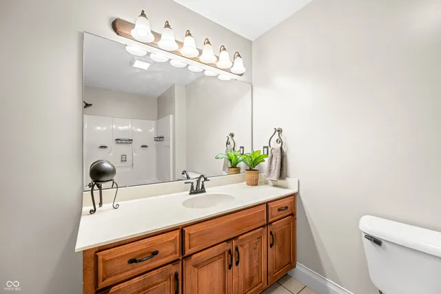 $949,900 | 1675 Devonshire Drive, Seymour, IN 47274