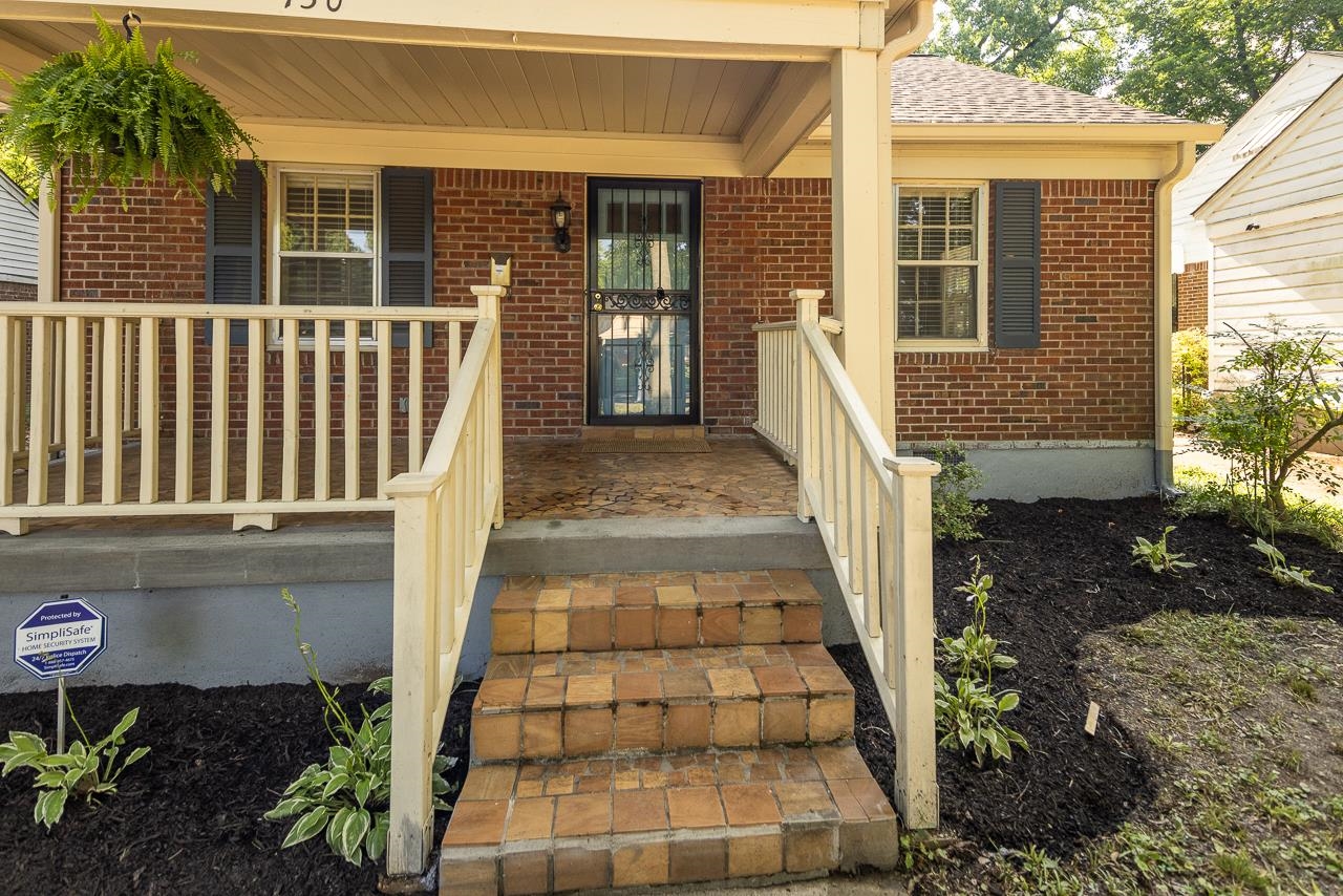 730 Shotwell Street Memphis, TN 38111 - Photo 5 of 20 a view of a house with backyard and porch