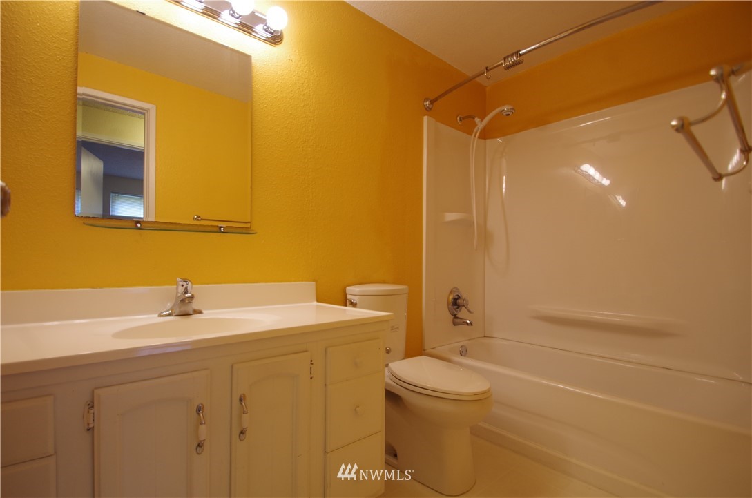 15417 Southeast 176th Place Renton, WA 98058 - Photo 16 of 21 Gallery Image 16