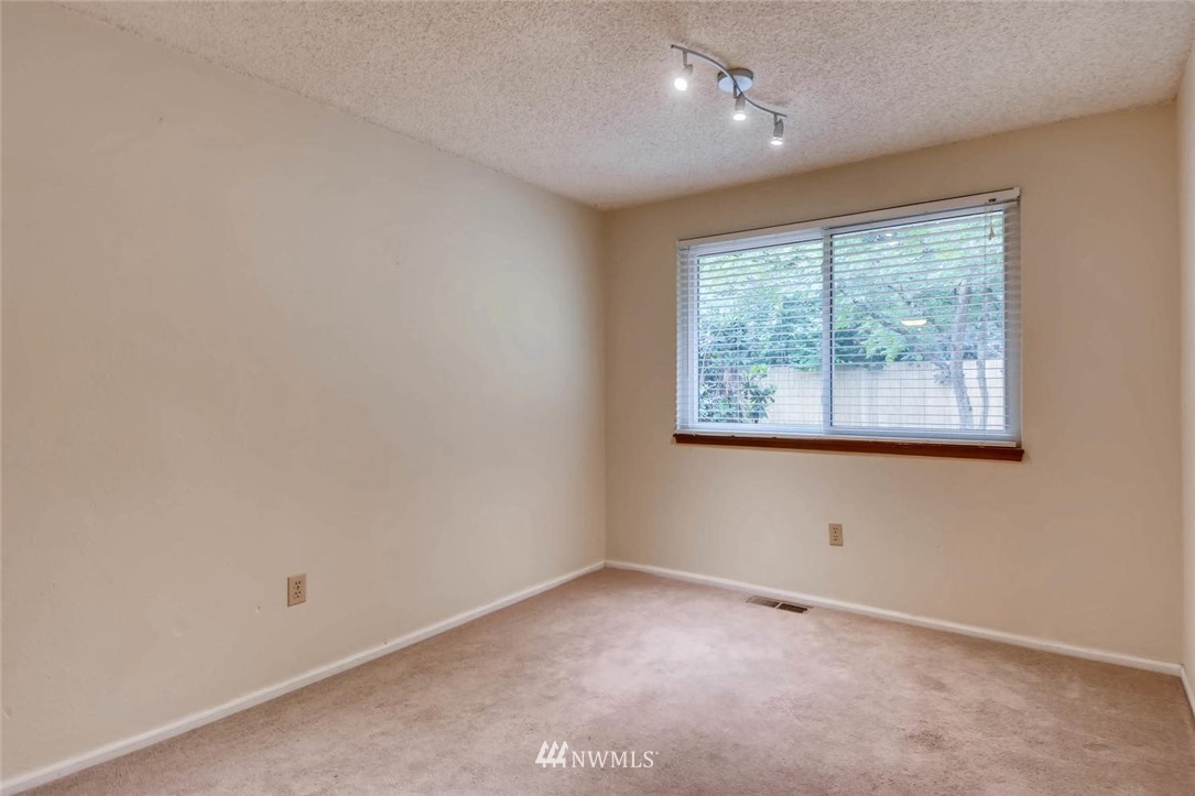 15417 Southeast 176th Place Renton, WA 98058 - Photo 5 of 21 Gallery Image 5
