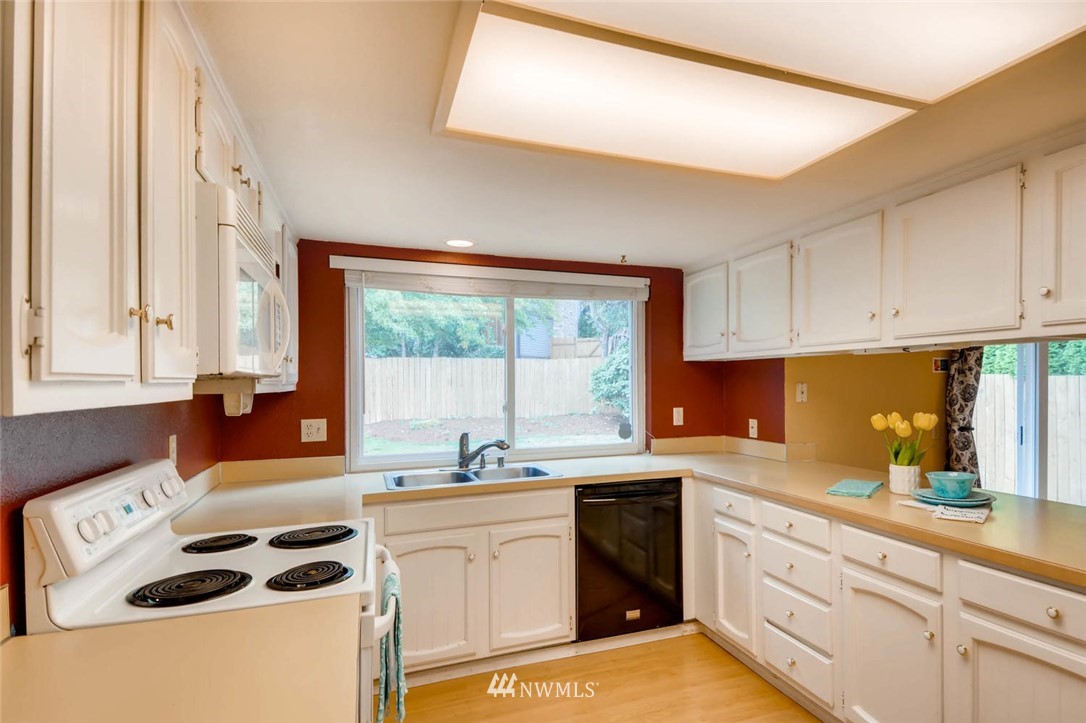 15417 Southeast 176th Place Renton, WA 98058 - Photo 6 of 21 Gallery Image 6