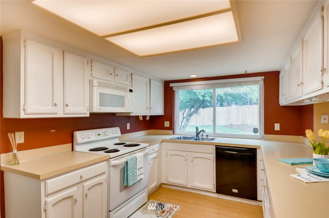 15417 Southeast 176th Place Renton, WA 98058 - Photo 7 of 21 Gallery Image 7
