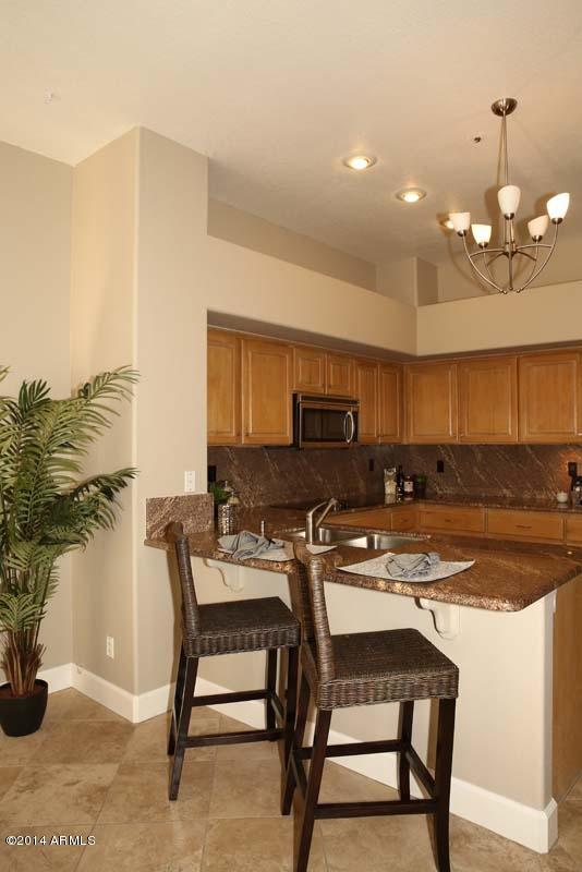 7525 East Gainey Ranch Road, Unit 107 Scottsdale, AZ 85258 - Photo 19 of 39 Kitchen-Bar