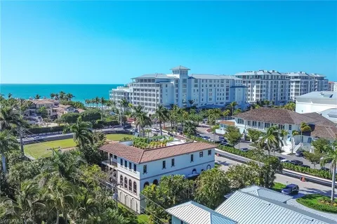 $6,950,000 | 200 South Golf Drive, Naples, FL 34102