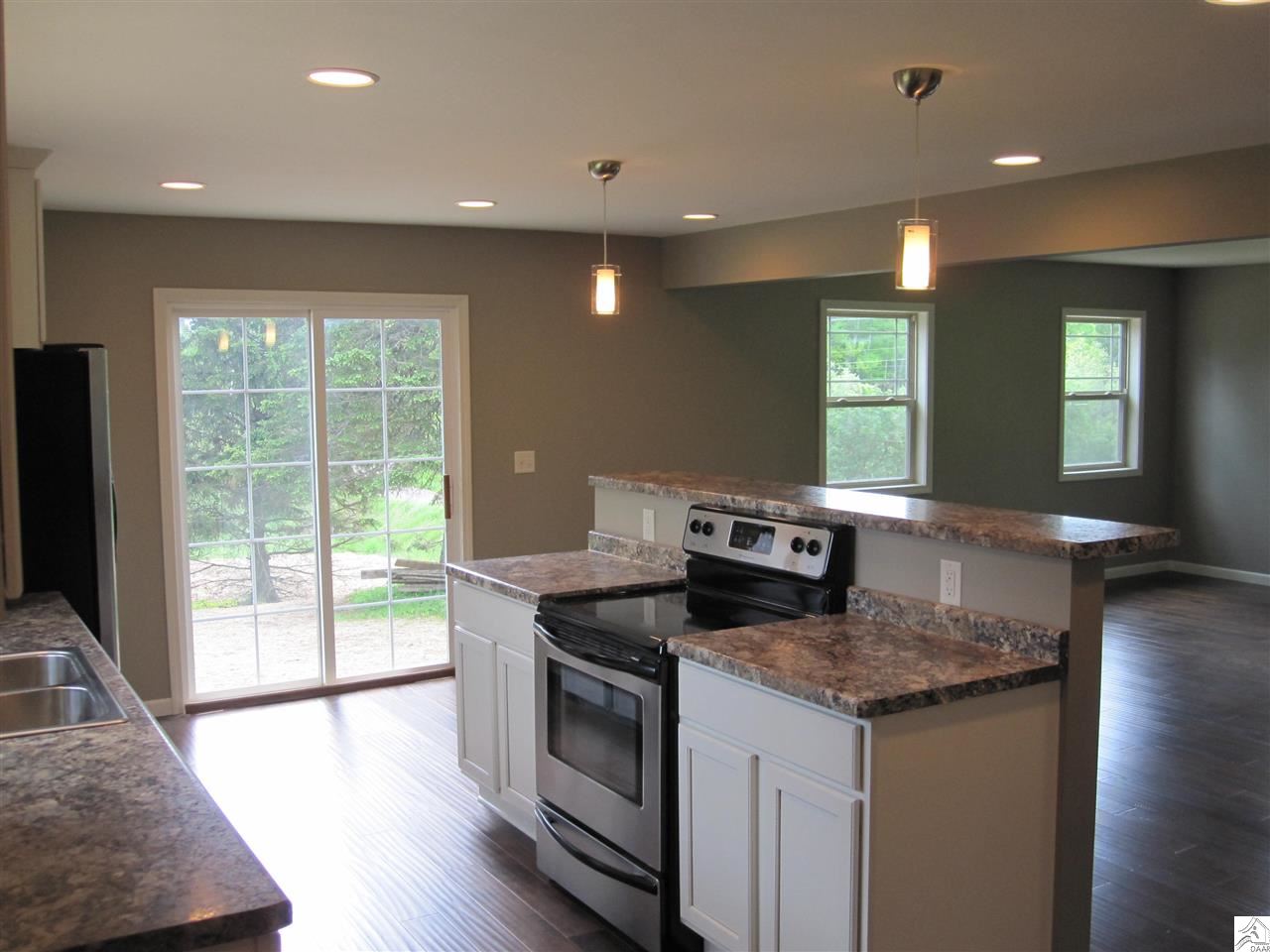 5205 Arnold Road Duluth, MN 55803 - Photo 4 of 17