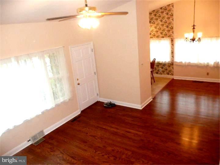 223 Overlook Road Ambler, PA 19002 - Photo 3 of 25 Living Room