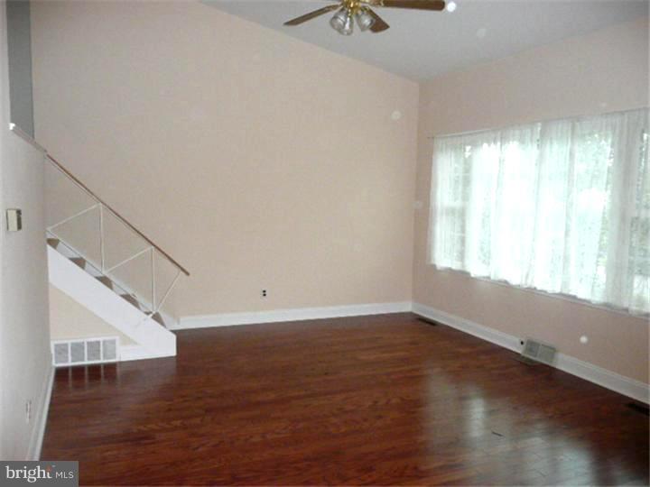 223 Overlook Road Ambler, PA 19002 - Photo 4 of 25 Living Room
