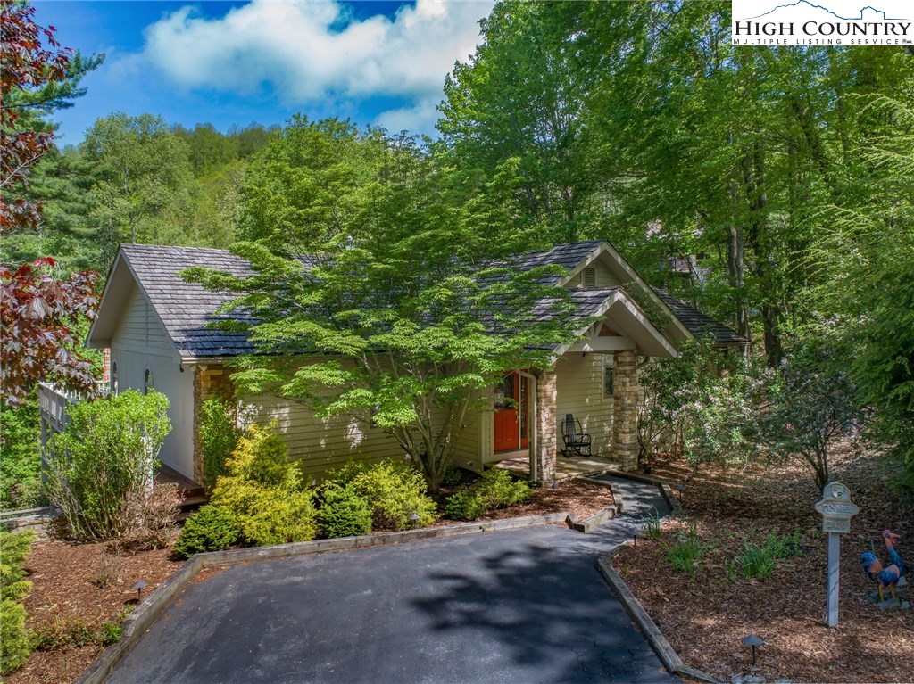 2450 Hickory Boone, NC 28607 - Photo 3 of 25 Gallery Image 3