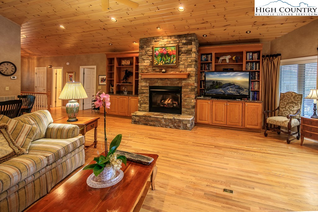 2450 Hickory Boone, NC 28607 - Photo 8 of 25 Gallery Image 8