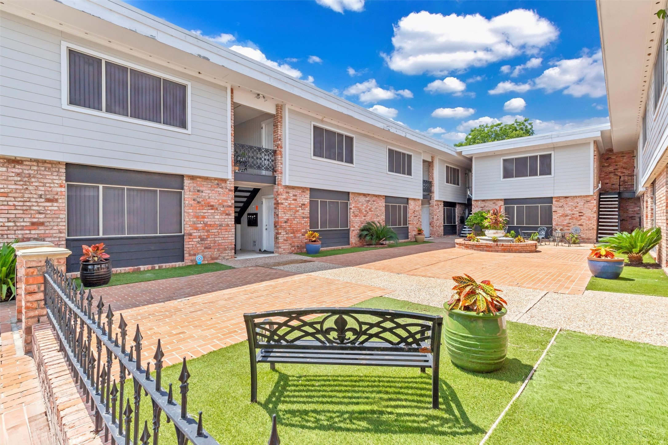 2011 Marshall Street, Unit 18 Houston, TX 77098 - Photo 4 of 18
