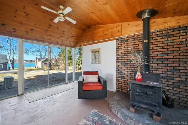 a car parked in front of a building