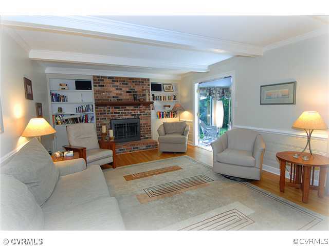 Den/Family/Great Room - Inviting Family Room with