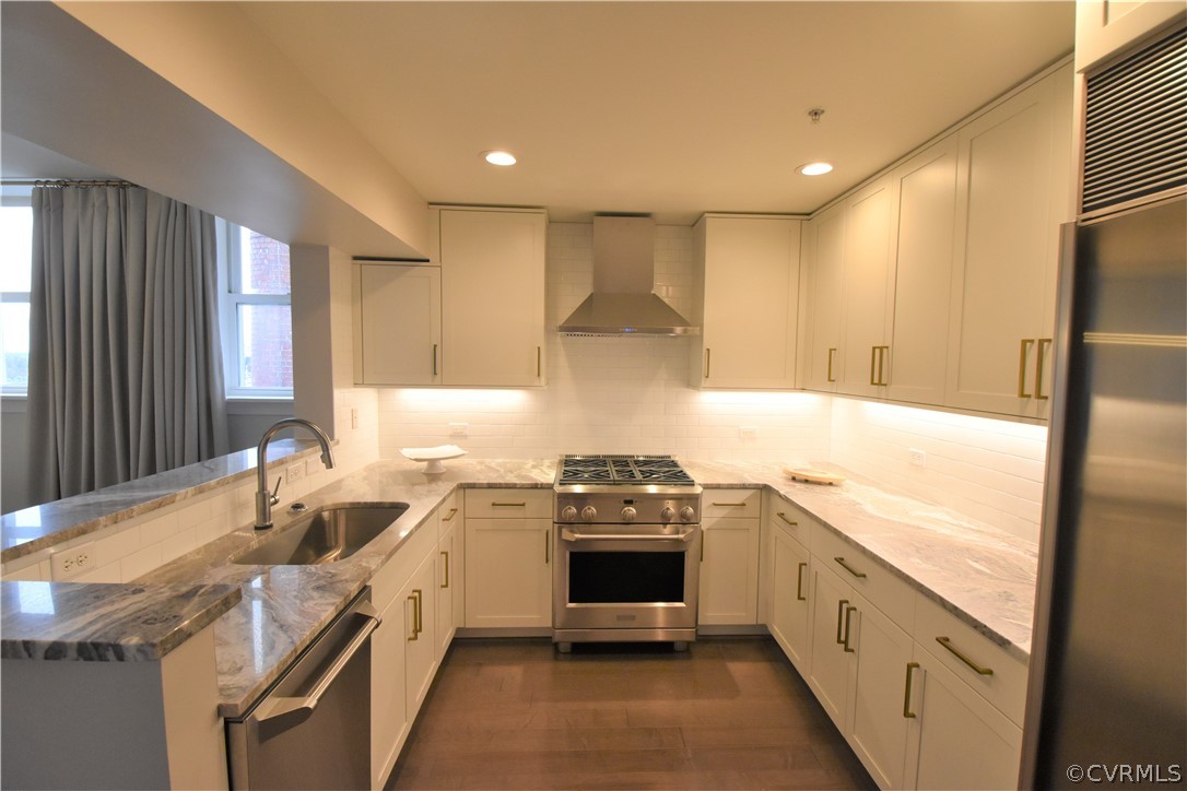 413 Stuart Circle, Unit 5B Richmond, VA 23220 - Photo 8 of 34 Stunning new Kitchen by KDW Home. GE Monogram gas