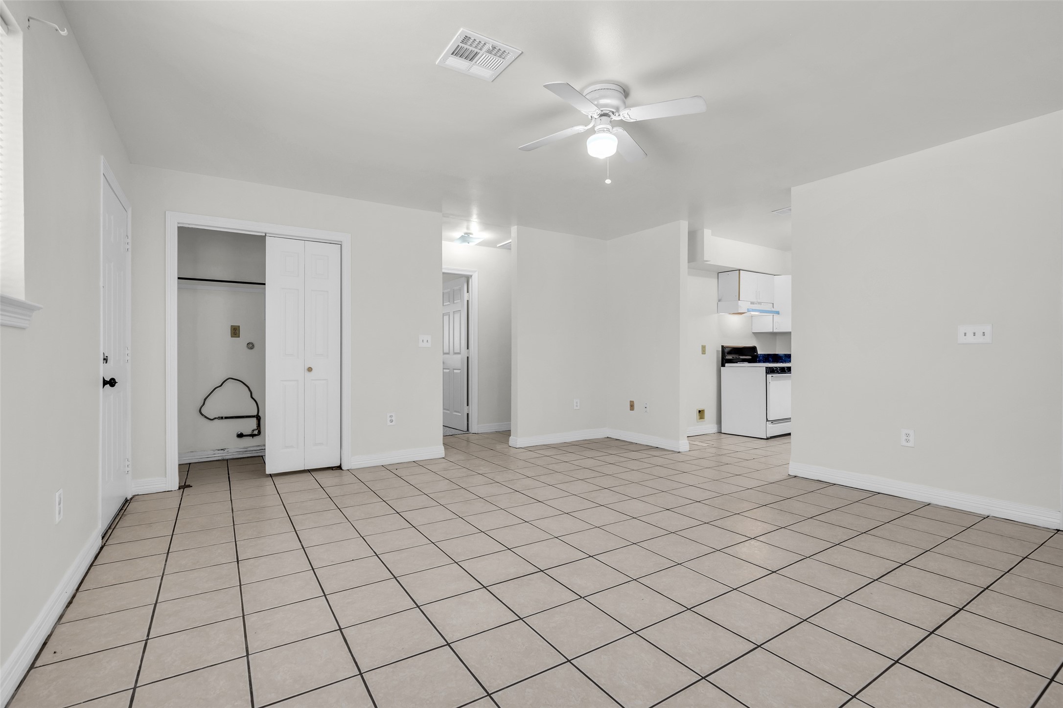 809 Brooks Street Houston, TX 77009 - Photo 6 of 19 Gallery Image 6