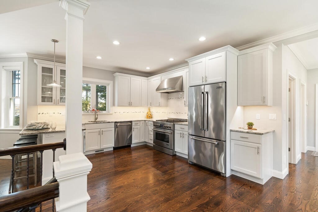 14 Locksley Road Lynnfield, MA 01940 - Photo 4 of 37