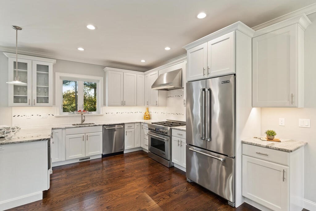 14 Locksley Road Lynnfield, MA 01940 - Photo 5 of 37