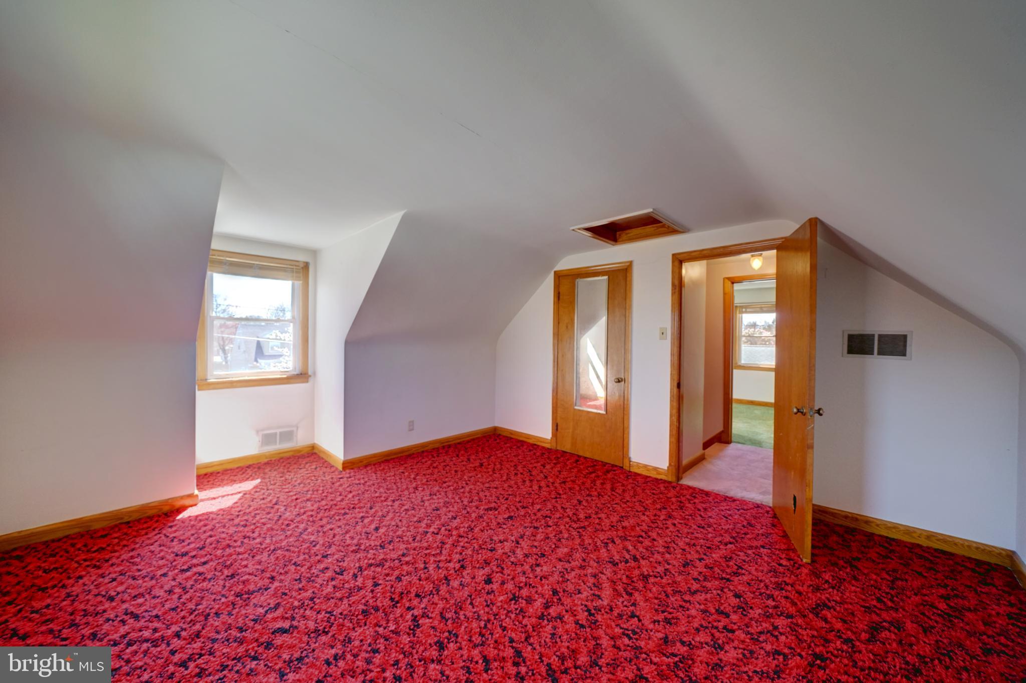 242 Carroll Road Pasadena, MD 21122 - Photo 22 of 39 Upper level bedroom
