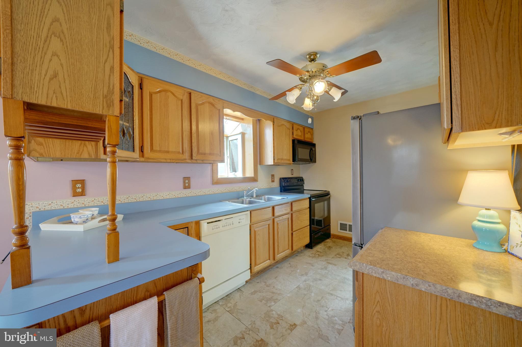 242 Carroll Road Pasadena, MD 21122 - Photo 6 of 39 Open and bright space.