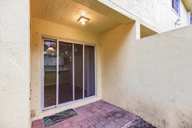 $2,600 | 853 Imperial Lake Road, West Palm Beach, FL 33413