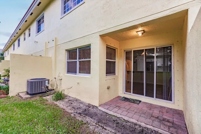 $2,600 | 853 Imperial Lake Road, West Palm Beach, FL 33413