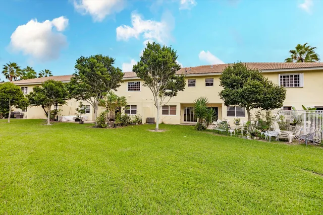 $2,600 | 853 Imperial Lake Road, West Palm Beach, FL 33413