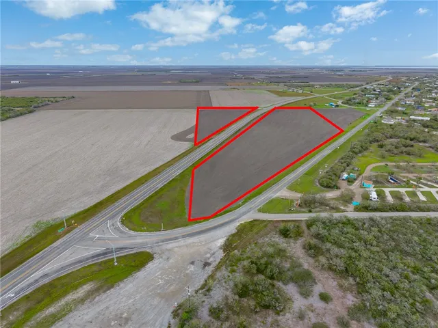 a view of a tennis court