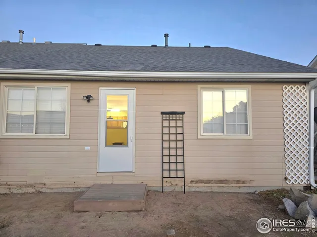 a view of house with backyard