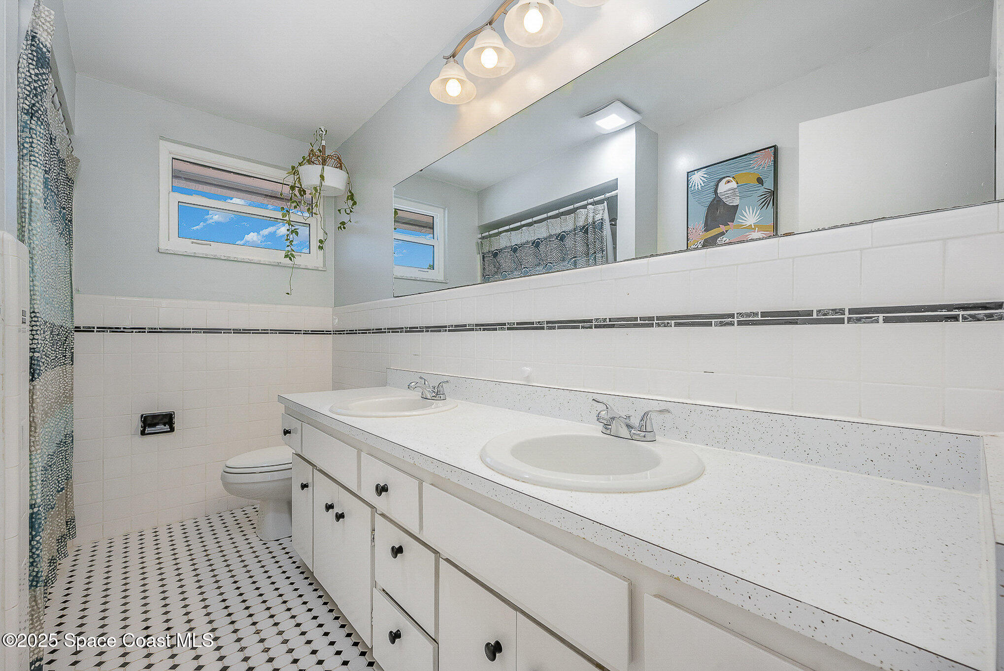 302 Glen Ridge Road Cocoa, FL 32926 - Photo 23 of 37 Guest Bath with double sinks