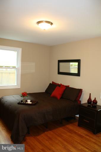 9314 Sudbury Road Silver Spring, MD 20901 - Photo 18 of 30 a living room with furniture