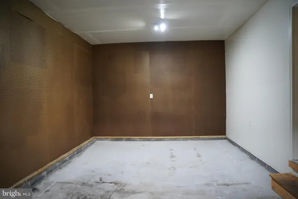 a view of a garage