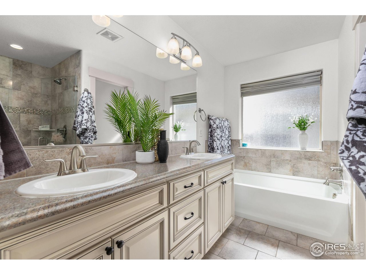 6314 West 14th St Road Greeley, CO 80634 - Photo 18 of 40 5 Piece Primary Bath
