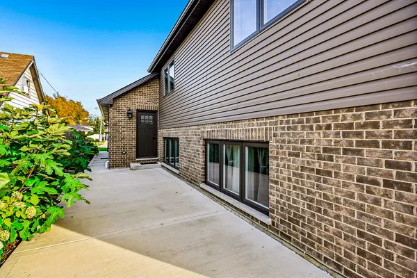 a view of a house with a garage