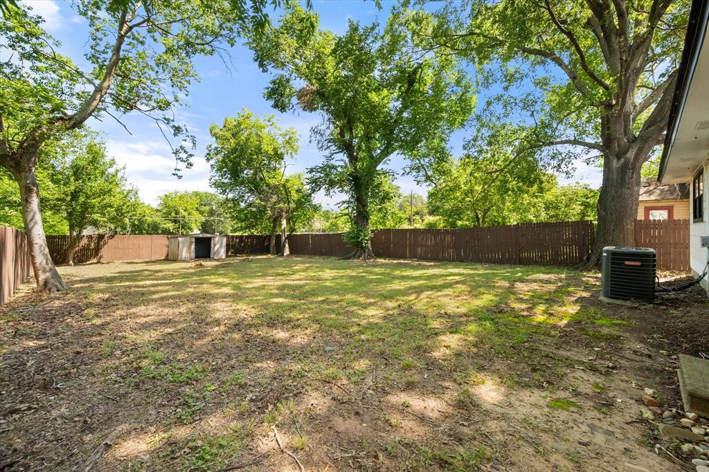 1312 East Collin Street Corsicana, TX 75110 - Photo 22 of 24 a view of yard with green space