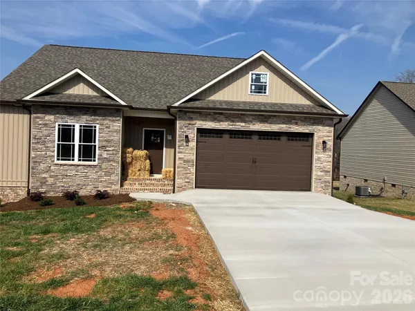 $485,000 | 4952 Southview Drive, Hickory, NC 28602