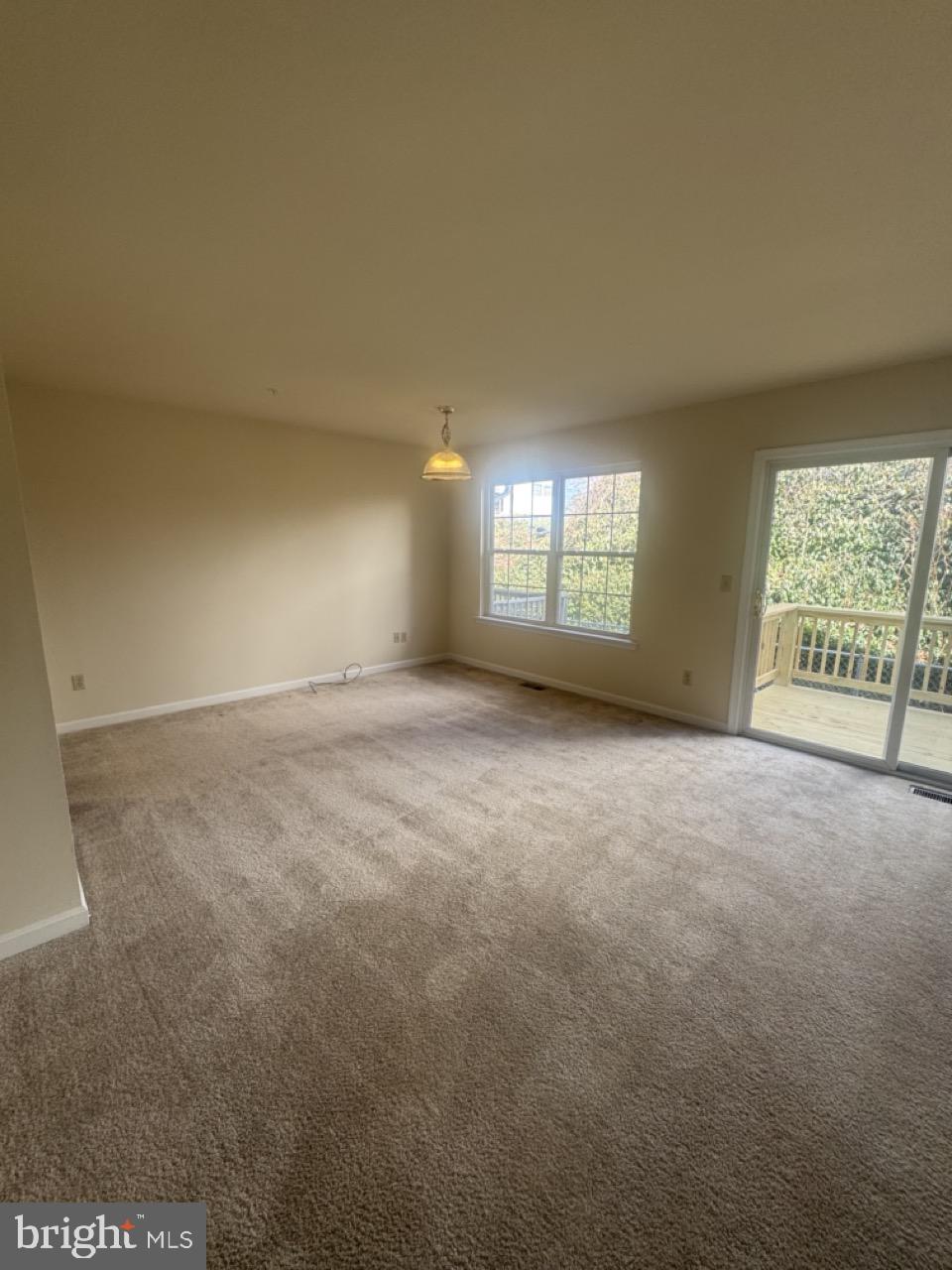 3637 Harbor Road Chesapeake Beach, MD 20732 - Photo 16 of 33 Large family/living room area