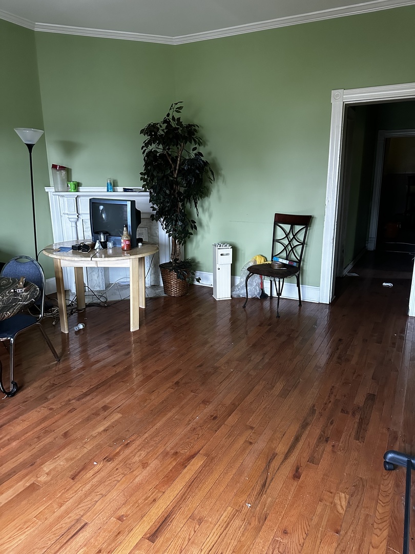 347 West 59th Place Chicago, IL 60621 - Photo 3 of 5