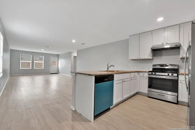 $1,600 | 426 De Herrera, San Antonio, TX 78220