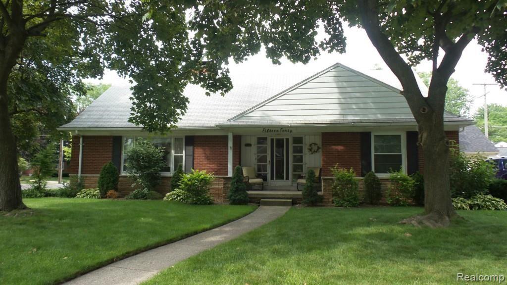 1540 Torrey Road Grosse Pointe, MI 48236 - Photo 1 of 24 20150626_012847_resized_1.jpg