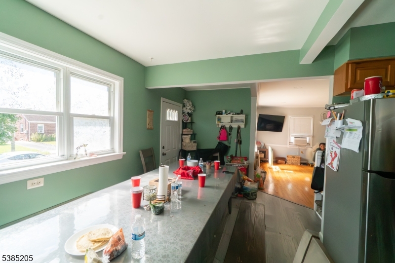 116 Greene Avenue Middlesex, NJ 08846 - Photo 3 of 33