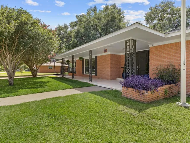 $699,900 | 705 Whitehead Street, Smithville, TX 78957