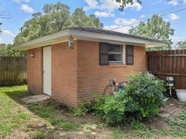 $699,900 | 705 Whitehead Street, Smithville, TX 78957