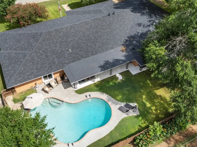 $699,900 | 705 Whitehead Street, Smithville, TX 78957