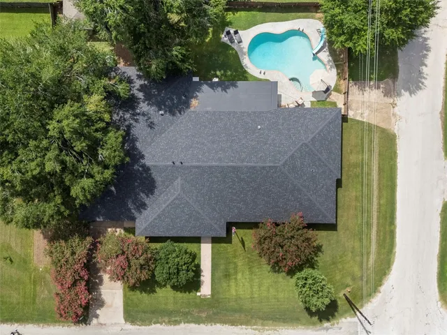 $699,900 | 705 Whitehead Street, Smithville, TX 78957