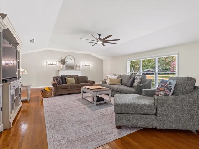 $699,900 | 705 Whitehead Street, Smithville, TX 78957